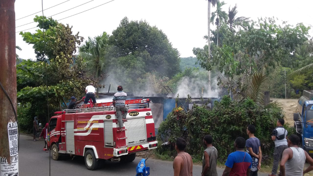Rumah Pelaku Penusuk Mahasiswa Polbangtan Dibakar