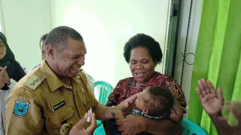 Wabup Resmikan Pondok Imunisasi Bayi Balita dan ibu Hamil di Puskesmas Aitinyo Utara