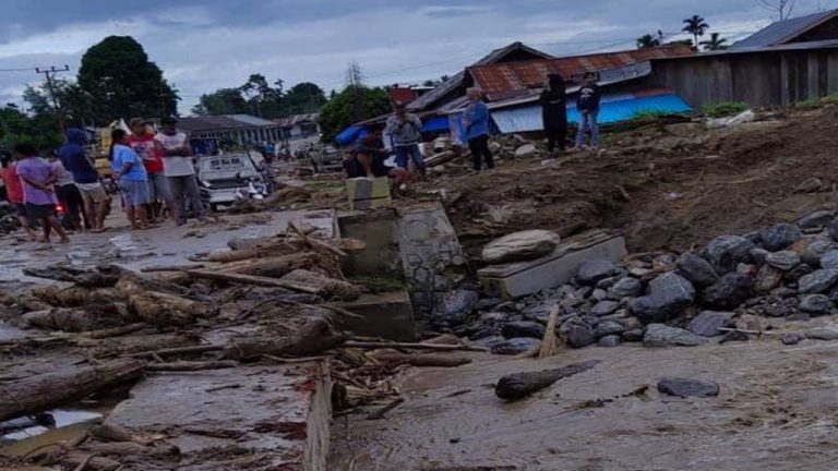 Banjir Mulai Surut, Warga Kota Wasior Mulai Kembali Rumah