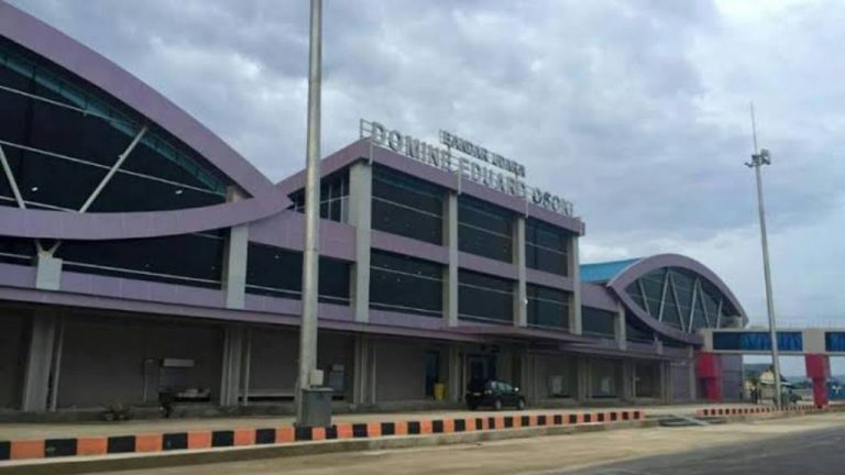 Bandara DEO dan Pelabuhan Laut Kota Sorong Resmi Ditutup