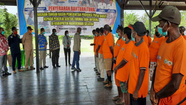 Pekerja Informal di Mansel dan Pegaf Terima Bantuan Dana Dari Pemprov Papua Barat