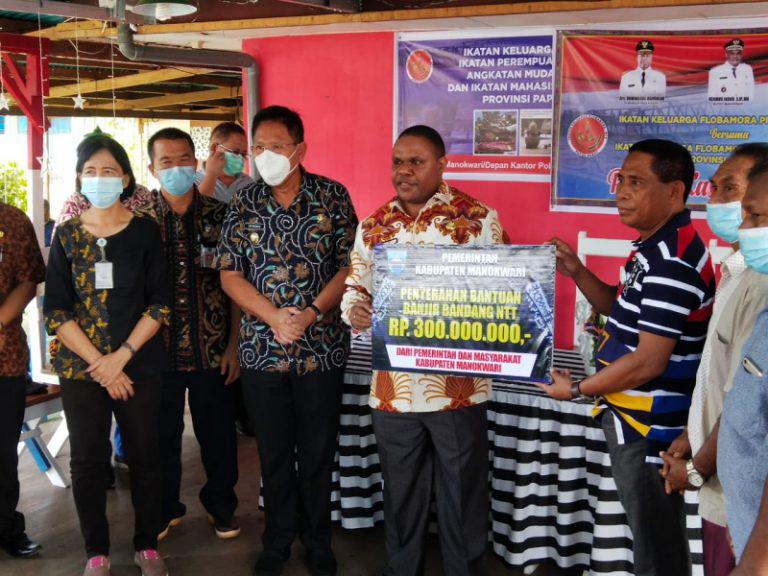 Peduli Korban NTT, Pemkab Dan Masyarakat Manokwari Sumbang Rp300 Juta