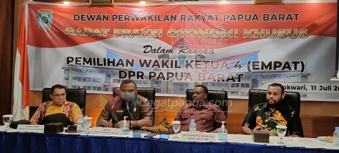 Resmi Terpilih Waket IV DPR Papua Barat, Cartenz Siap Bekerja Sesuai Perintah UU