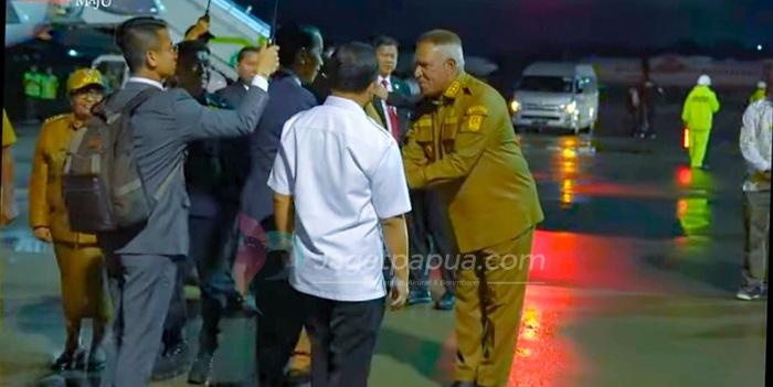 Pj Gubernur Waterpauw Dan Mendagri Sambut Kedatangan Presiden Jokowi Di Bandara Sentani Papua