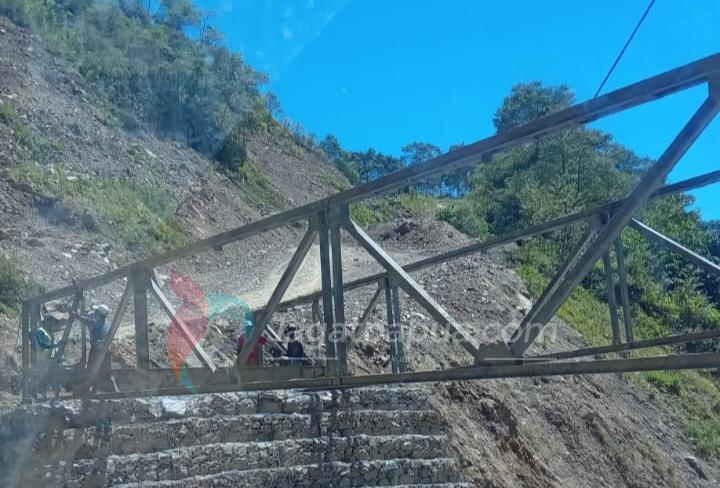Respon Cepat Perintah Pj Gubernur, Kadis PUPR Bangun Jembatan Kali Demaisy Pegaf