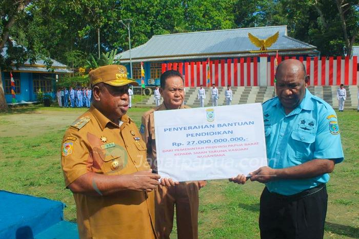Pemprov Serahkan Hibah 27 Miliar Kepada SMA Taruna Kasuari Nusantara Papua Barat